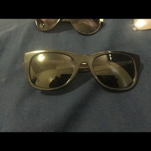 Meet your Posher, Aren